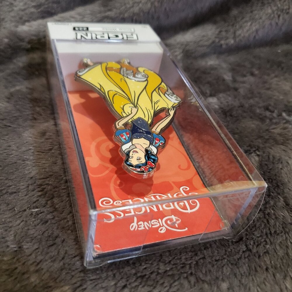 FiGPiN Disney Parks "Snow White" Princess Pin #223 - Picture 5 of 5